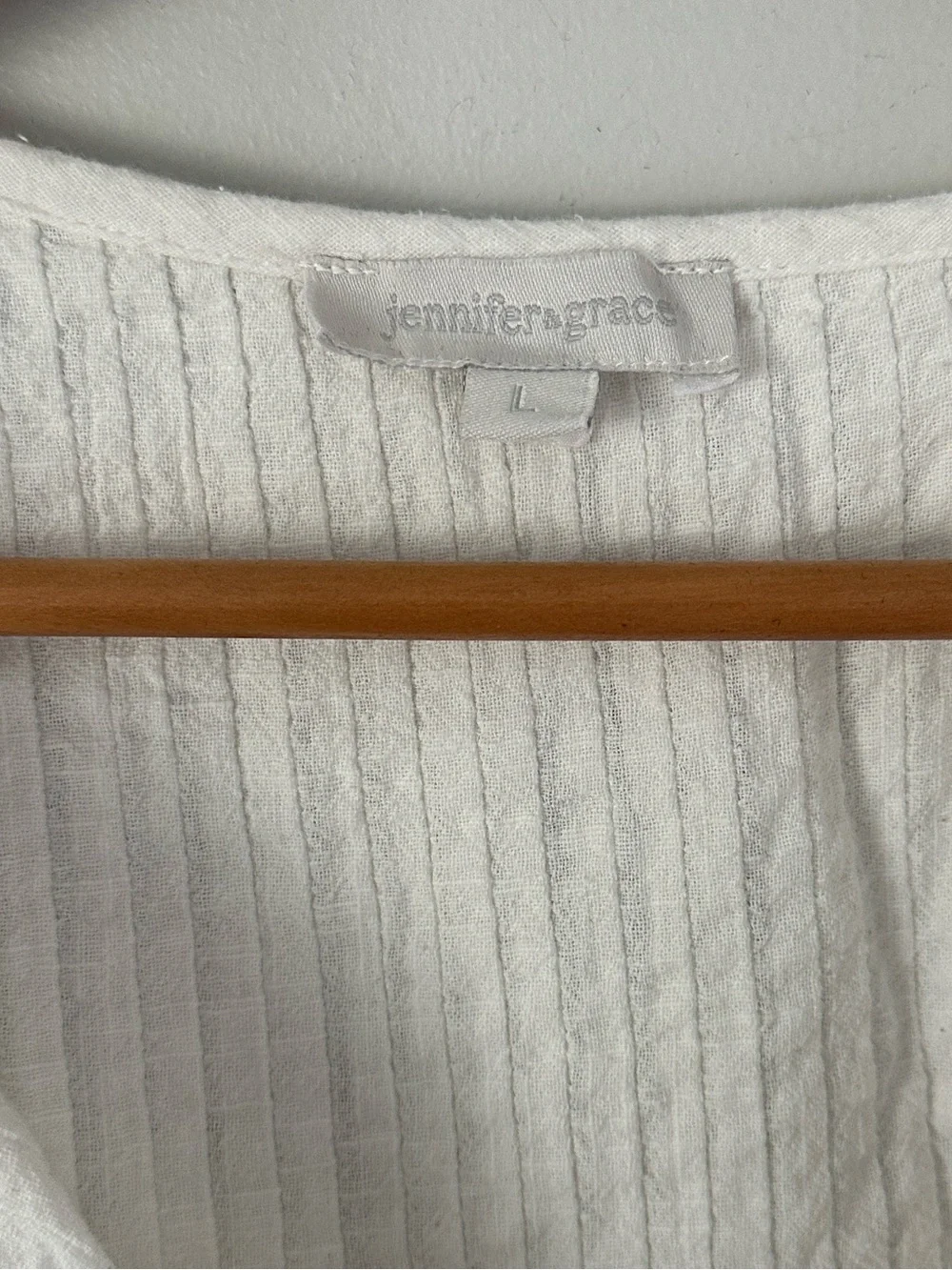 jennifer and grace white eyelet flutter sleeve cotton blouse - Picture 2 of 7